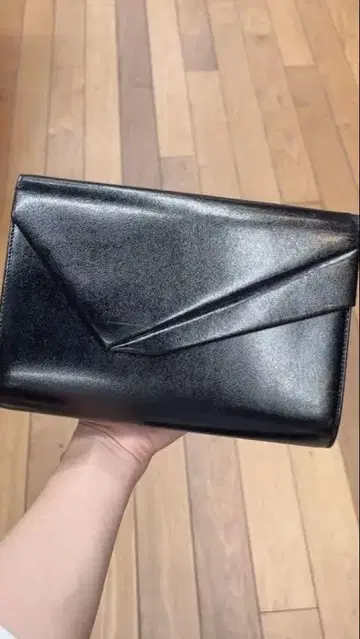 블랙 가죽 클러치백