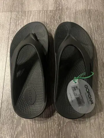 Oofos 블랙 샌들