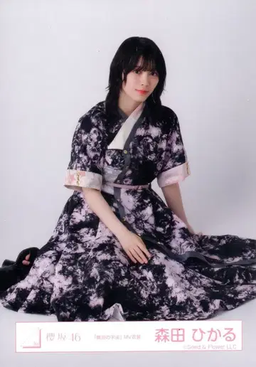 사쿠라자카46 모리타 히카루 무언의 우주 MV 의상 앉은 자세
