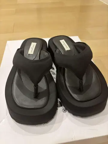 UNITED ARROWS 블랙 플립플랍