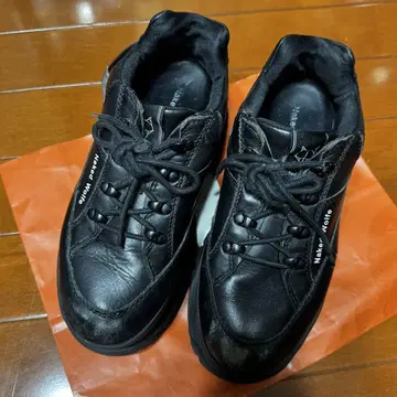 네이키드 울프 통굽 스니커즈