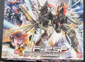 반다이 마크로스F VF-25F 아머드 메사이어 알토 기 1/72
