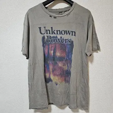 크리스천 다다 Unknown Powers 데미지 티셔츠