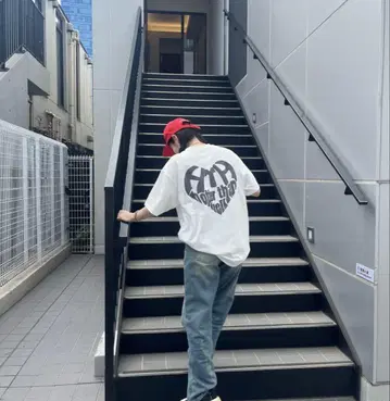 HTH 하트 로고 티셔츠