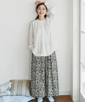 and myera 꽃 융단의 와이드 팬츠