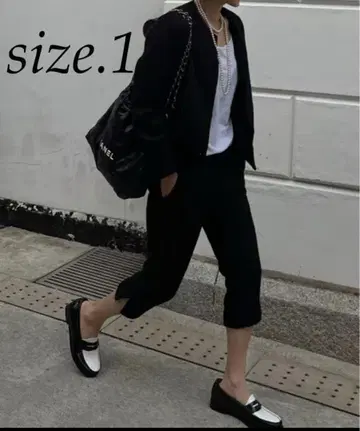 ok.soon 모노톤 트위드 카프리 팬츠 사이즈 1