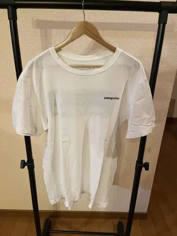 파타고니아 화이트 티셔츠