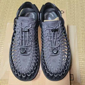 KEEN 샌들