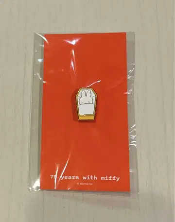 미피 전시회 70주년 한정판 miffy 핀 배지 관 할머니 핀즈