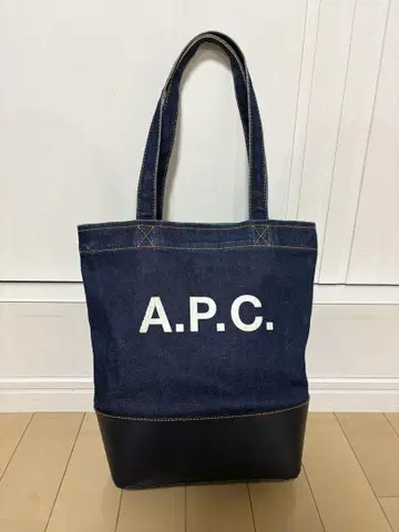 A.P.C. 데님 토트백