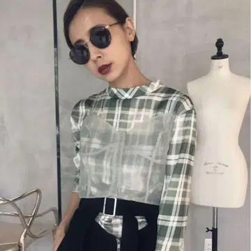 아메리 시스루 버스티어 앤드 톱