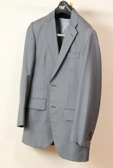 Ermenegildo Zegna 그레이 수트 트로페오