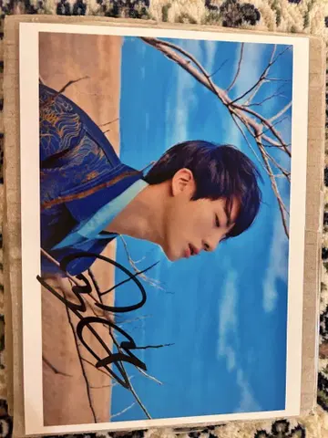 bts JIN 사인 포함 K-POP 사진 바다와 하늘 배경