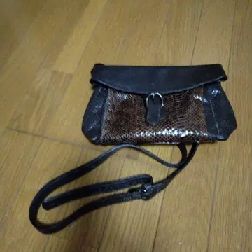 브라운 가죽 숄더백 osam