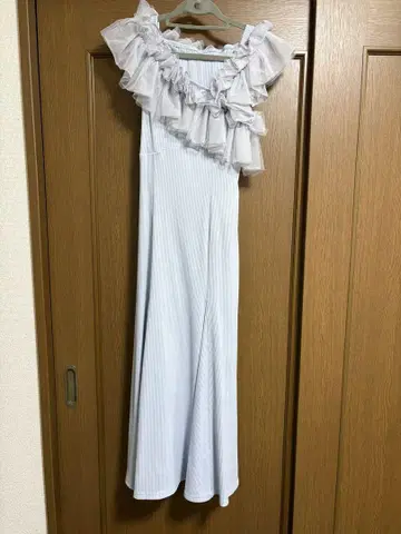 dazzlin 이소재 프릴 머메이드 원피스 블루