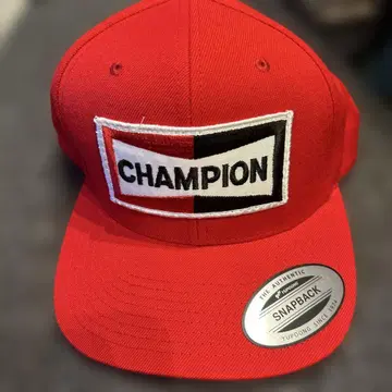 미사용 새상품 CHAMPION 레드 스냅백 캡