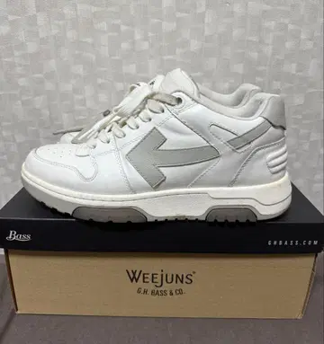 Off-White Out of Office 스니커즈