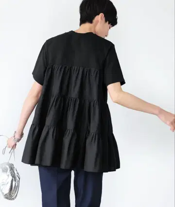 엘프랭크 이소재 도킹 티어드 티셔츠