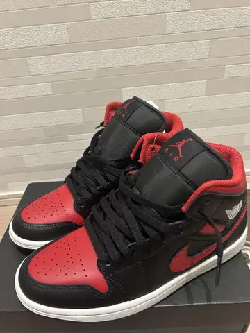Air Jordan 1 Mid 블랙/레드 26cm