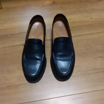 잘란 스리와야 블랙 로퍼