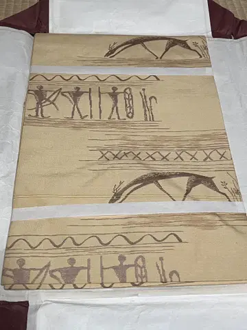 나고야 오비 고대 사람들의 도안 베이지