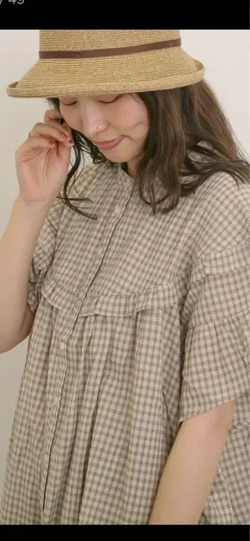 사만사 모스모스 프릴 절개 블라우스 베이지 프리사이즈
