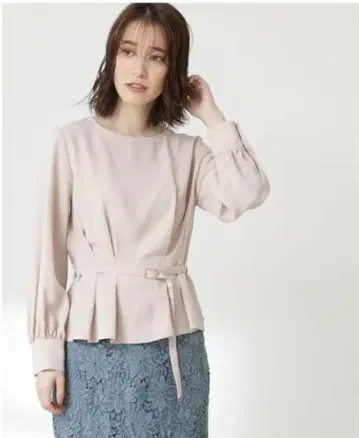 미사용 새상품 앤내추럴뷰티베이직 페플럼 블라우스 M