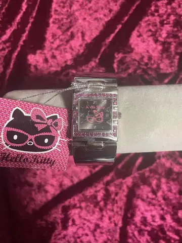 Hello Kitty 헬로키티 뱅글 손목시계