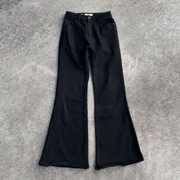 Bershka 블랙 데님 킥 플레어 팬츠 38