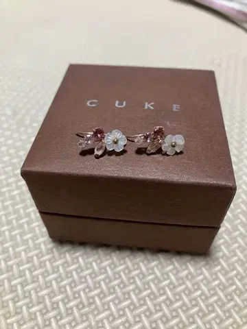 CUKE 꽃 모티브 이어커프