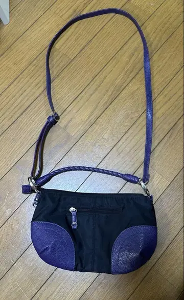 숄더백 블랙과 보라색 콤비네이션