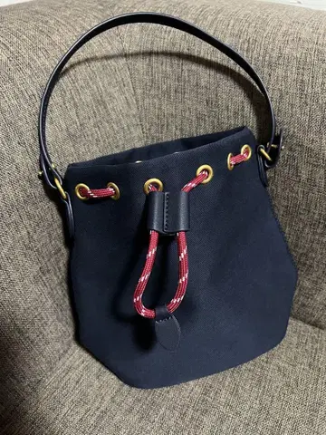 mal. 오리지널 네이비 버킷형 숄더백