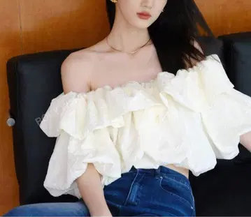 프릴 오프숄더 상의 화이트