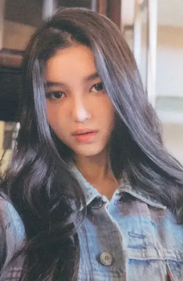 뉴진스 블루 북 뉴진스 버전 다니엘레 뉴진스