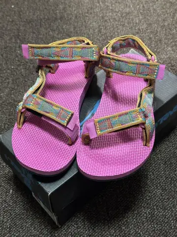 새상품급! Teva 스포츠 샌들 핑크