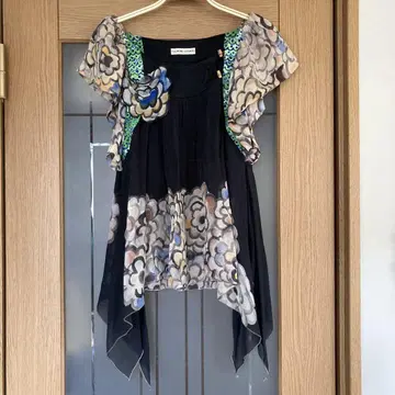 츠모리치사토 TSUMORI CHISATO 실크 비대칭 상의
