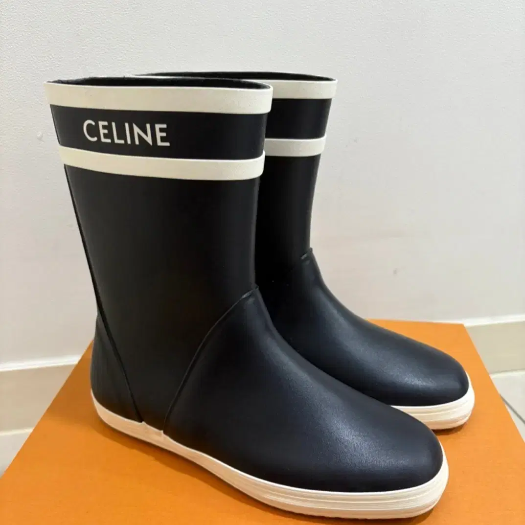 VIP【送料関税込】CELINE RAIN BOOTS Women's Mid Celine rain boots in natural rubber | CELINE | 24S