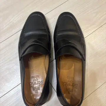 Berwick 1707 블랙 로퍼