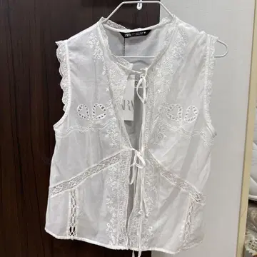 새상품 ZARA 코튼 자수 슬리브리스 베스트