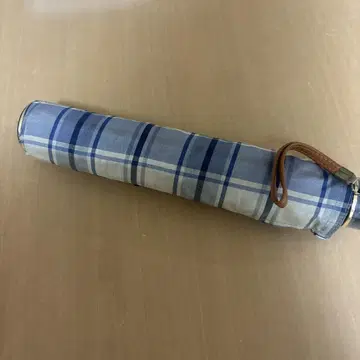 체크 무늬 접이식 우산 가죽 느낌 스트랩 포함