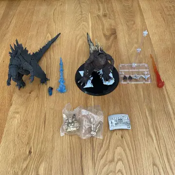 S.H.MonsterArts 고질라 2019&1954 70주년 2체 세트