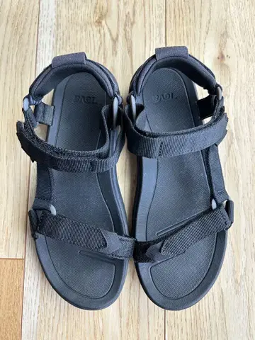 Teva 블랙 스포츠 샌들