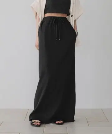 로리즈팜 컷 리브 타이트 스커트 블랙 새상품급