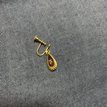 골드 물방울 귀찌 꽃무늬 한쪽 귀걸이