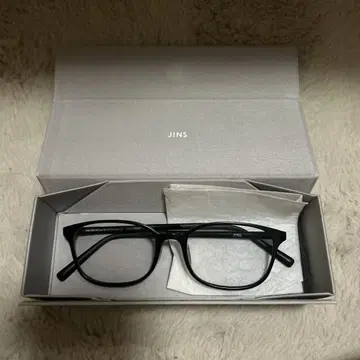 JINS 블랙 프레임 안경