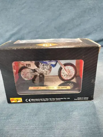 Maisto YZ-400F VT-1100C2 특별판 1:18