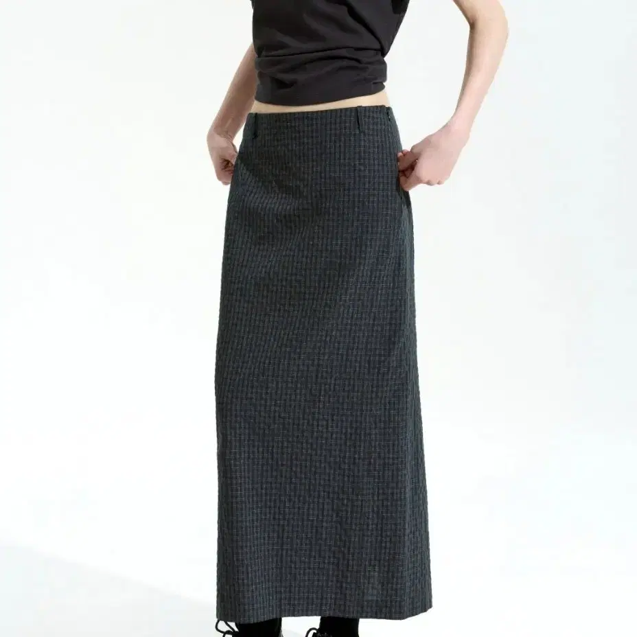 【美品】LOW CLASSIC Curve Hole Long Skirt M Low Classic Curve Hole Long Skirt M on Bunjang Global Site.