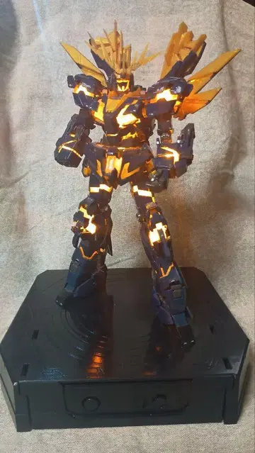 RG 건담 베이스 한정판 밴시 노른 (LIGHTING MODEL)