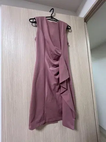 핑크 슬리브리스 드레스