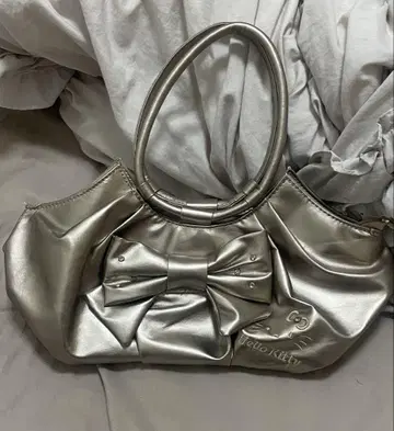 헤이세이 키티 리본 핸드백